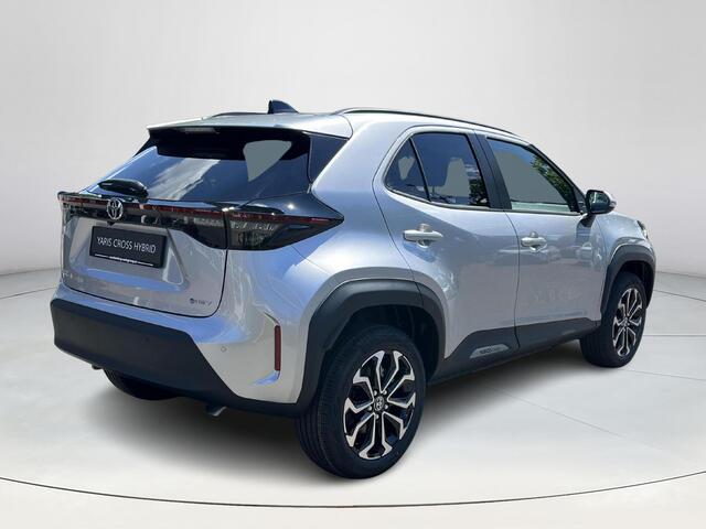 Toyota YARIS Cross 1.5 Hybrid 115 Dynamic | Comfort Pack | Shimmering silver metallic | Nieuw uit voorraad leverbaar |