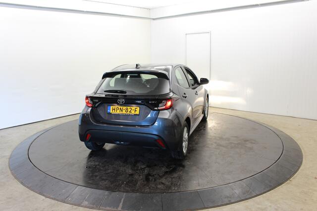 Toyota YARIS 1.5 Hyb Nieuw Rijklaar Camera PDC v+a Stoel/Stuur Verwarming Adaptive Cruise Control