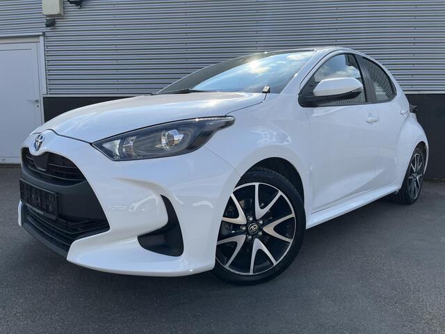 Toyota YARIS 1.5 Hybrid Dynamic Style Apple Carplay en/of Android auto Navigatie, Stoelverwarming, 17"LMV, Achteruitrijcamera, Adaptieve cruise control,
