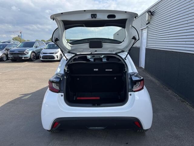 Toyota YARIS 1.5 Hybrid Dynamic Style Apple Carplay en/of Android auto Navigatie, Stoelverwarming, 17"LMV, Achteruitrijcamera, Adaptieve cruise control,