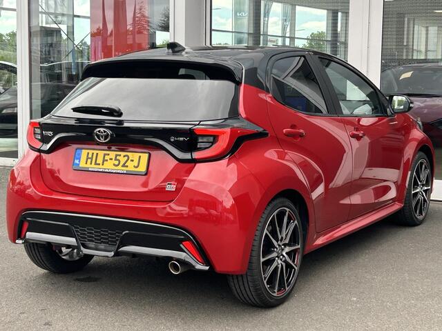 Toyota YARIS 1.5 Hybrid 130 GR Sport | GR Sport Plus | BSM | Panorama dak | Full-options | DEMO
