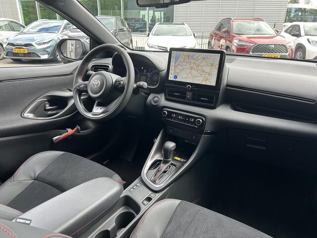 Toyota YARIS 1.5 Hybrid 130 GR Sport | GR Sport Plus | BSM | Panorama dak | Full-options | DEMO