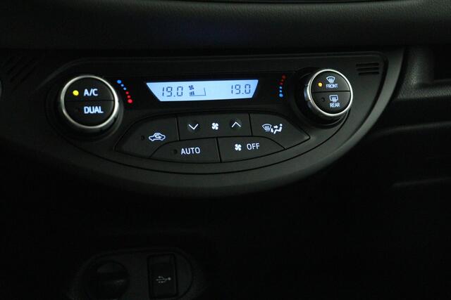Toyota YARIS 1.5 Hybrid Dynamic | Navigatie | Fietsdragerbeugel | Climaat control |