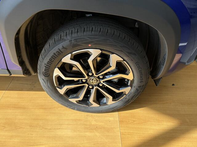 Toyota YARIS Cross Style 1.5 Hybrid - 2025 model met het GROOTSTE SCHERM ! - draadloos tel. laden - 17 inch