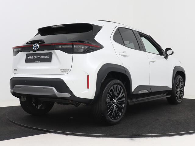 Toyota YARIS Cross 1.5 Hybrid AWD Adventure Limited Treeplanken |