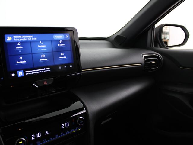 Toyota YARIS Cross 1.5 Hybrid AWD Adventure Limited Treeplanken |
