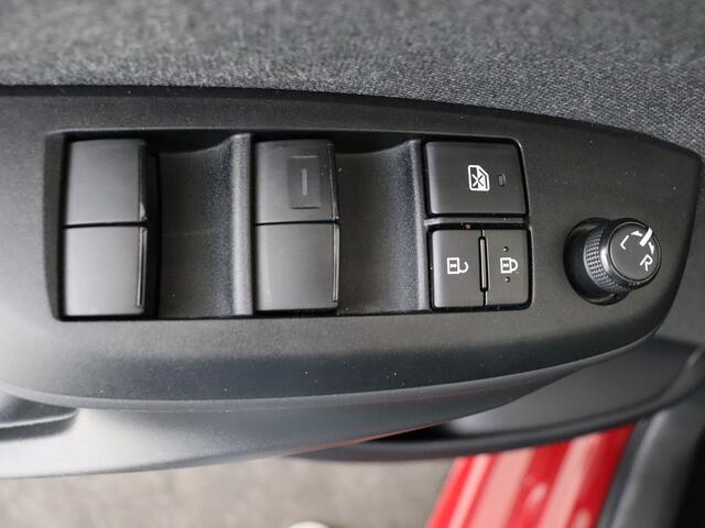Toyota YARIS 1.5 Hybrid Dynamic I Navigatie I Climate Control I Cruise Control I Camera I USB I LM Velgen I
