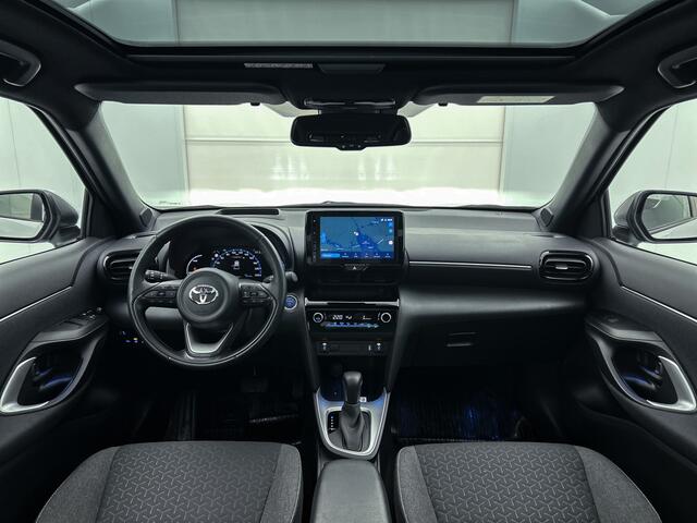 Toyota YARIS Cross Dynamic Plus | Panoramadak | Stoelverwarming | Stuurwiel verwarmd |