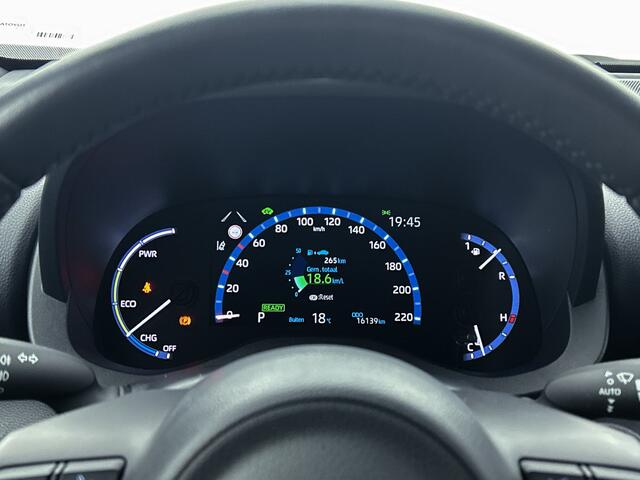 Toyota YARIS Cross Dynamic Plus | Panoramadak | Stoelverwarming | Stuurwiel verwarmd |