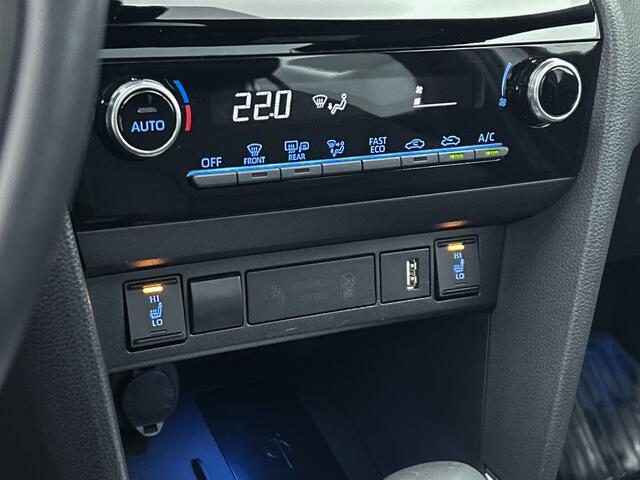 Toyota YARIS Cross Dynamic Plus | Panoramadak | Stoelverwarming | Stuurwiel verwarmd |