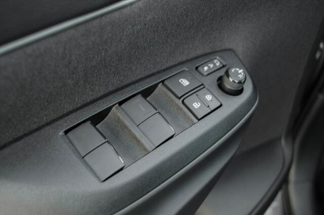 Toyota YARIS Cross 1.5 HYBRID 130 TEAM-PLAYER NAVI PDC-V+A CAMERA SAFETY PACK+WINTER PACK NIEUWE AUTO MET HOGE KORTING