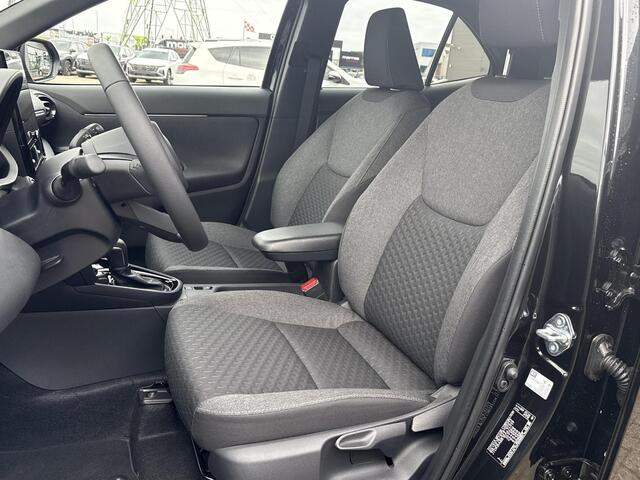 Toyota YARIS Cross 1.5 Hybrid 115 First Edition **STOEL EN STTURWIELVERWARMING/ KEYLESS/ 36 MAANDEN GARANTIE**