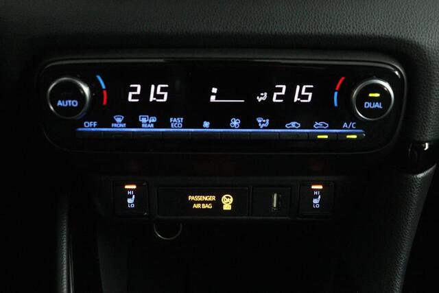 Toyota YARIS 1.5 Hybrid Executive | Trekhaak | Navigatie | Stoel verwarming | Head-up Display |