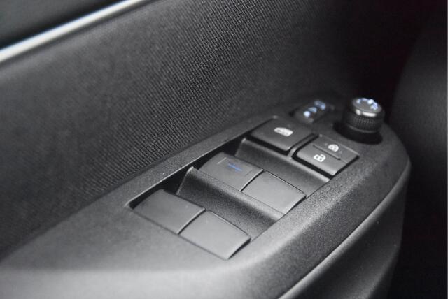 Toyota YARIS Cross 1.5 Hybrid AWD Dynamic + |