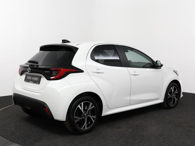 Toyota YARIS 1.5 Hybrid 115 Dynamic | Comfort Pack | Navigatie | Adaptive Cruise Control | Parkeersensoren | Stoelverwarming | Stuurverwarming | Achteruitrijcamera |