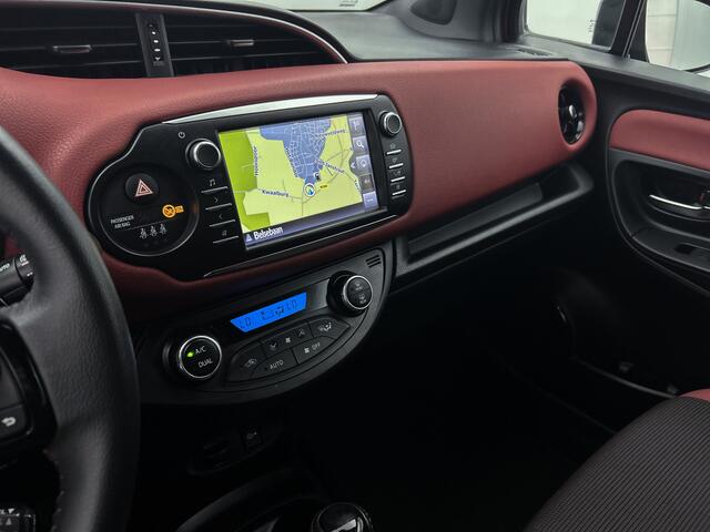 Toyota YARIS 1.5 Hybrid Bi-Tone | Parkeersensor voor en achter | Voorstoelen verwarmd |