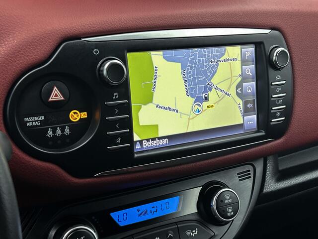 Toyota YARIS 1.5 Hybrid Bi-Tone | Parkeersensor voor en achter | Voorstoelen verwarmd |