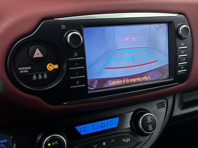 Toyota YARIS 1.5 Hybrid Bi-Tone | Parkeersensor voor en achter | Voorstoelen verwarmd |