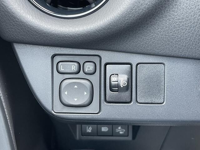Toyota YARIS 1.5 Hybrid Bi-Tone | Parelmoer | CarPlay | Camera | Keyless | Cruise | 16 inch