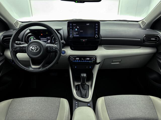 Toyota YARIS 1.5 Hybrid Executive Bi-Tone | Doedehoekdetectie | Stoelverwarming | PDC voor en achter | Uniek Interieur