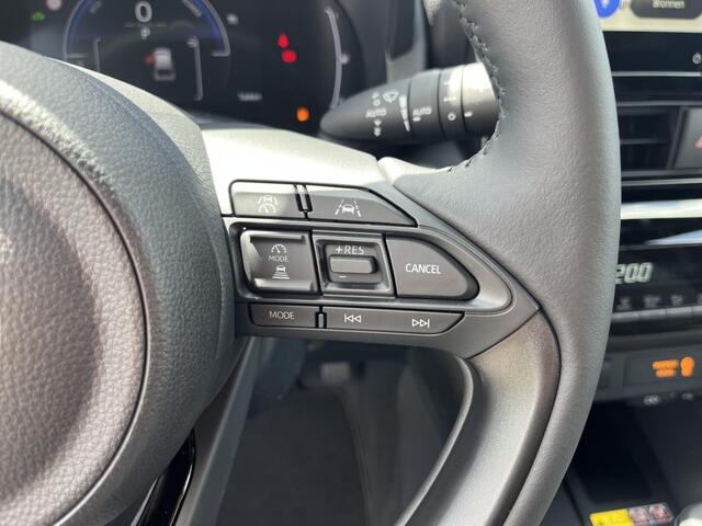 Toyota YARIS 1.5 Hybrid 115 Dynamic + Comfort Pack