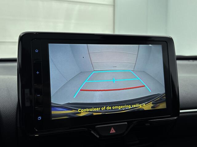 Toyota YARIS Cross Dynamic Limited | Apple Carplay | 17 inch LM-velgen | Getinte ramen | Achteruitrij camera |