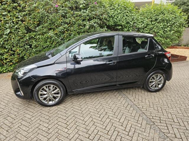Toyota YARIS 1.5 Hybrid Design Navi