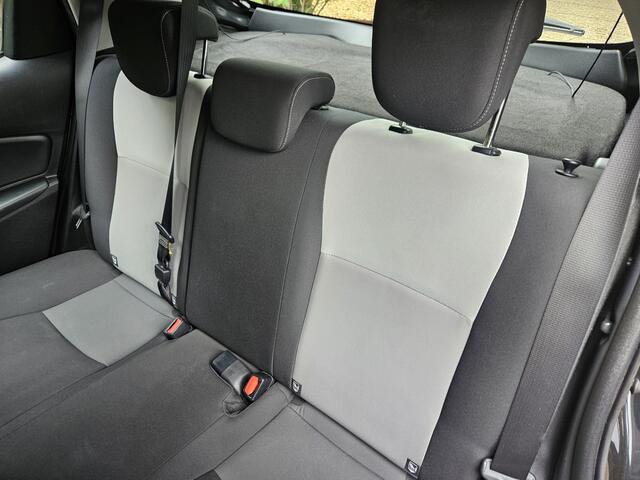 Toyota YARIS 1.5 Hybrid Design Navi