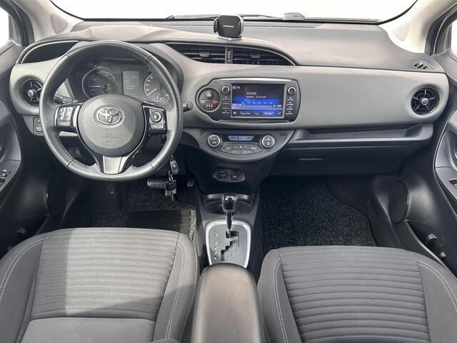 Toyota YARIS 1.5 Hybrid Design / Trekhaak / All season / Achteruitrijcamera / Climate control / Navigatie / Cruise Control /