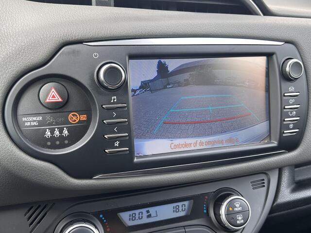 Toyota YARIS 1.5 Hybrid Design / Trekhaak / All season / Achteruitrijcamera / Climate control / Navigatie / Cruise Control /