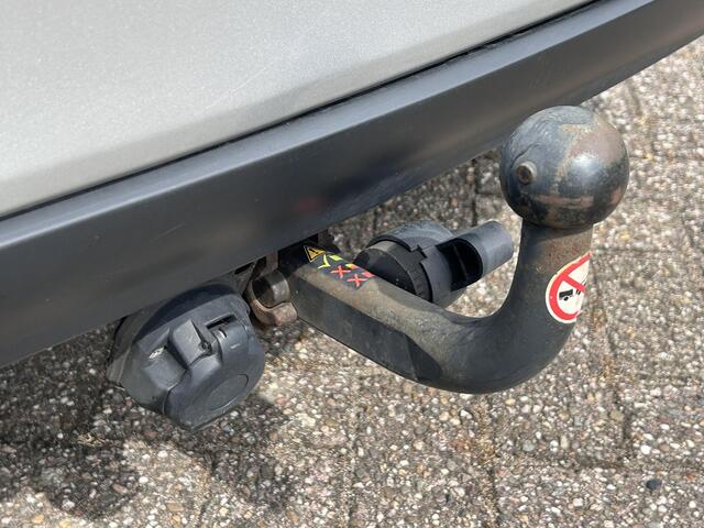 Toyota YARIS 1.5 Hybrid Design / Trekhaak / All season / Achteruitrijcamera / Climate control / Navigatie / Cruise Control /