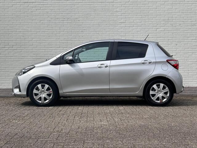 Toyota YARIS 1.5 Hybrid Design / Trekhaak / All season / Achteruitrijcamera / Climate control / Navigatie / Cruise Control /