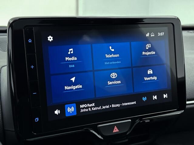Toyota YARIS Cross 1.5 Hybrid Style Panorama | Navigatie | Stoel- en Stuurverwarming | Head-up Display | Elektrische achterklep