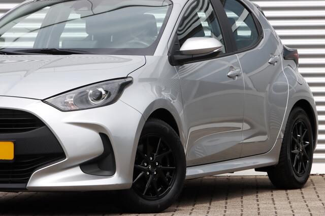Toyota YARIS 1.5 Hybrid Active Navi / Carplay / Camera