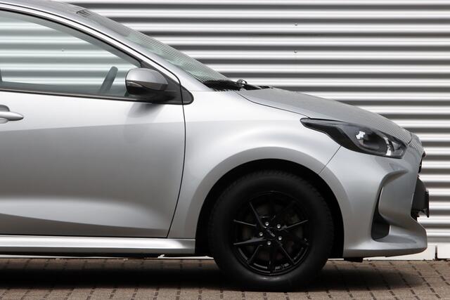 Toyota YARIS 1.5 Hybrid Active Navi / Carplay / Camera