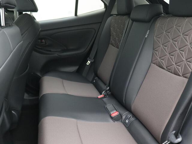 Toyota YARIS Cross 1.5 Hybrid Executive 130PK Aut. Adaptieve Cruise Controle, Achteruitrijcamera, Parkeersensoren voor en achter, Side Assist, Stuur-stoelverwarming, Elektr. Achterklep, Keyless, 18" LM Velgen