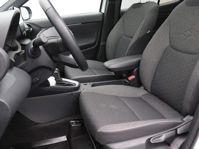Toyota YARIS Cross 1.5 Hybrid Dynamic 115PK Aut. Achteruitrijcamera, Adaptieve Cruise Controle, Panoramadak, Head-Up Display, Keyless, Clima, Stoelverwarming, Trekhaak, 17" LM Velgen
