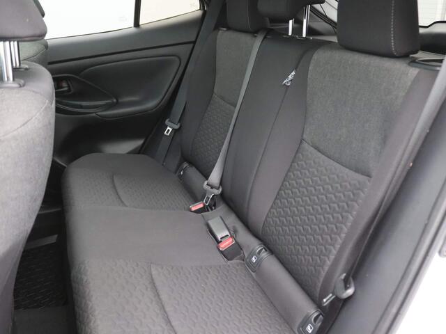 Toyota YARIS Cross 1.5 Hybrid Dynamic 115PK Aut. Achteruitrijcamera, Adaptieve Cruise Controle, Panoramadak, Head-Up Display, Keyless, Clima, Stoelverwarming, Trekhaak, 17" LM Velgen