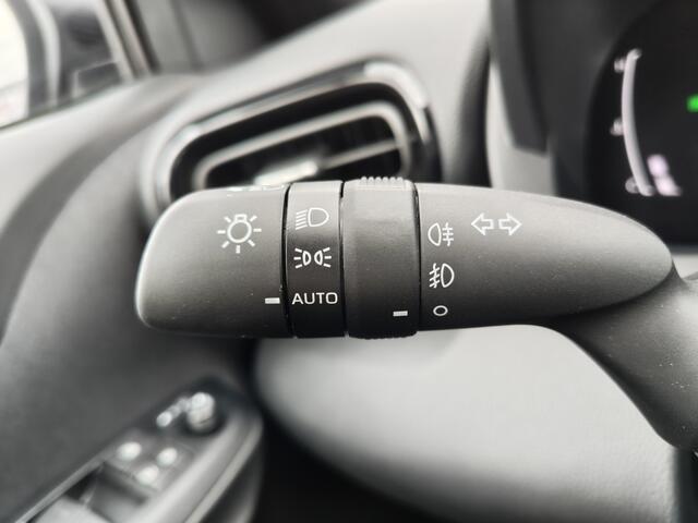 Toyota YARIS 1.5 Hybrid 130 Dynamic | Comfort Pack | Sensoren v/a | Stoelverw