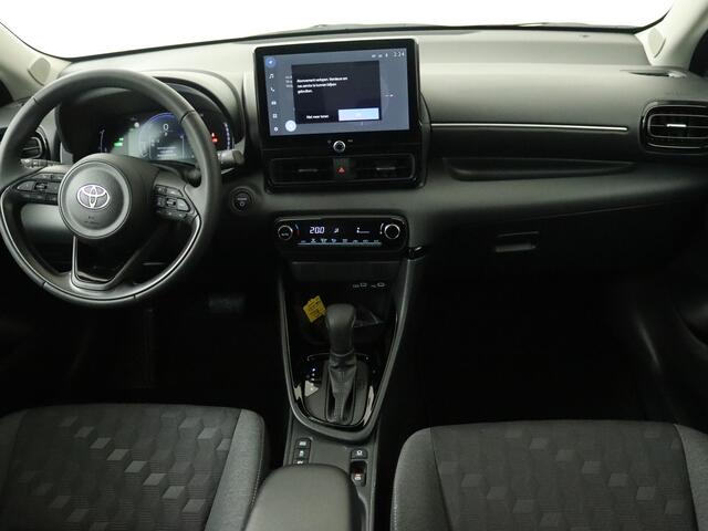 Toyota YARIS 1.5 Hybrid 115 First Edition | All-season banden | Laadvloerbeschermer |