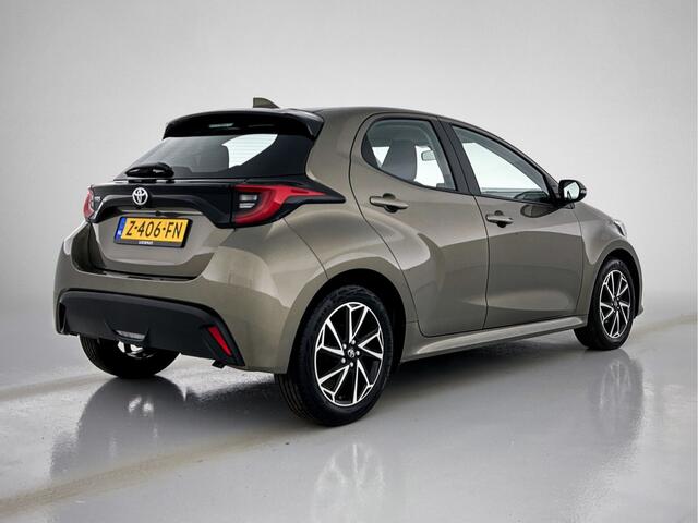 Toyota YARIS 1.5 VVT-i Dynamic 850kg trekgewicht | Apple Carplay/Android Auto | Lichtmetalen Velgen | NL-Auto | Dealeronderhouden |