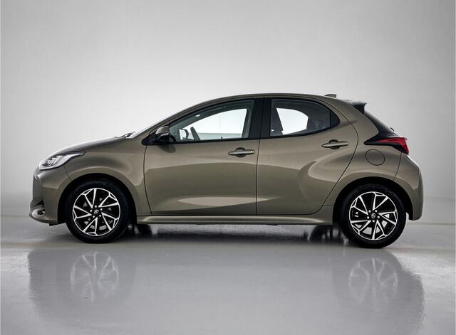 Toyota YARIS 1.5 VVT-i Dynamic 850kg trekgewicht | Apple Carplay/Android Auto | Lichtmetalen Velgen | NL-Auto | Dealeronderhouden |