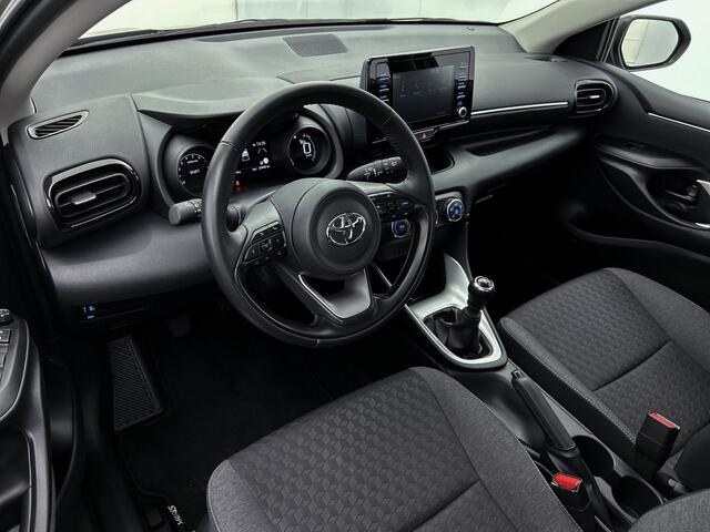 Toyota YARIS 1.5 VVT-i Dynamic 850kg trekgewicht | Apple Carplay/Android Auto | Lichtmetalen Velgen | NL-Auto | Dealeronderhouden |