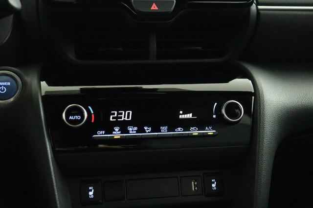 Toyota YARIS Cross 1.5 Hybrid Dynamic Limited | Apple Carplay/Android Auto | Parkeersensoren | Stoel/Stuurverwarming | Navigatie | Adaptieve Cruise-Control |