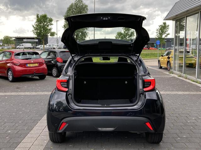 Toyota YARIS 1.5 VVT-i First Edition | 5 drs.| Zeer compleet uitgerust | Lage km stand!