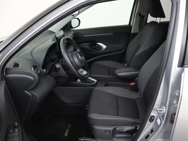 Toyota YARIS Cross 1.5 Hybrid Active Camera | LM velgen | Privacy Glass | Metallic