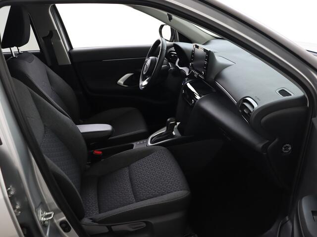 Toyota YARIS Cross 1.5 Hybrid Active Camera | LM velgen | Privacy Glass | Metallic