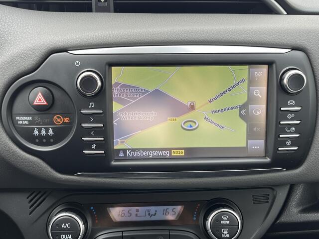 Toyota YARIS 1.5 Hybrid Aspiration Automaat / Achteruitrijcamera / Navigatie full map / Cruise- en Climate Control / Bluetooth / Radio /