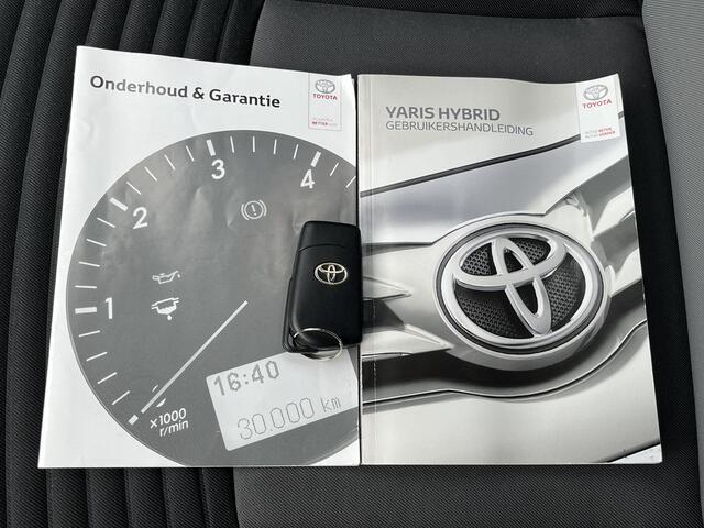 Toyota YARIS 1.5 Hybrid Aspiration Automaat / Achteruitrijcamera / Navigatie full map / Cruise- en Climate Control / Bluetooth / Radio /