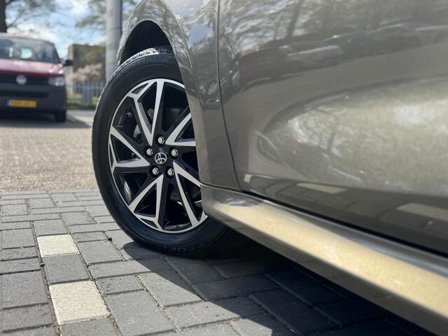 Toyota YARIS 1.5 Hybrid Style Edition Head-up display, Lederen bekleding, Stoel + Stuur verwarmd, , All-in Rijklaarprijs